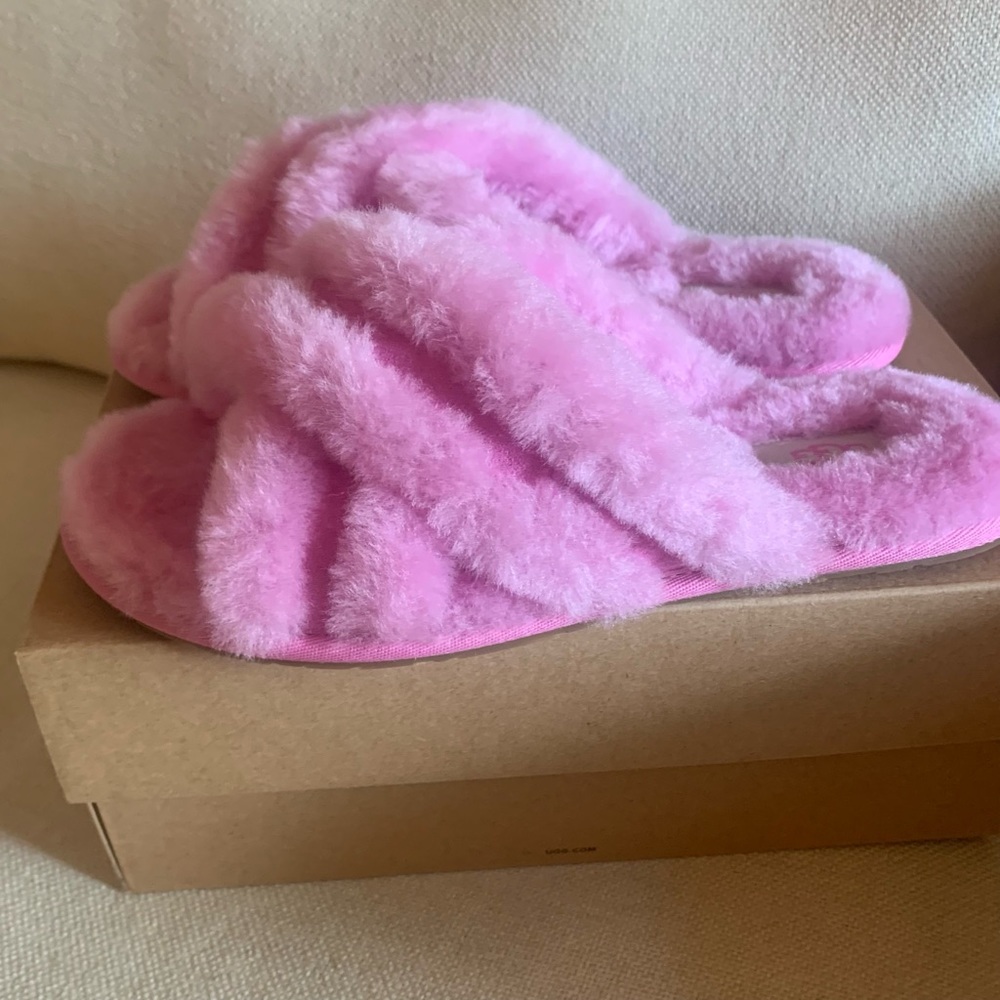 🎁 UGG Scuffita Slippers Size 8 NWT